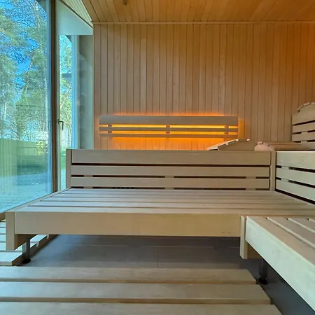 アパート Bad Seerose Mit Seeblick, Dachterrasse, Pool Und Sauna バート・ザーロー